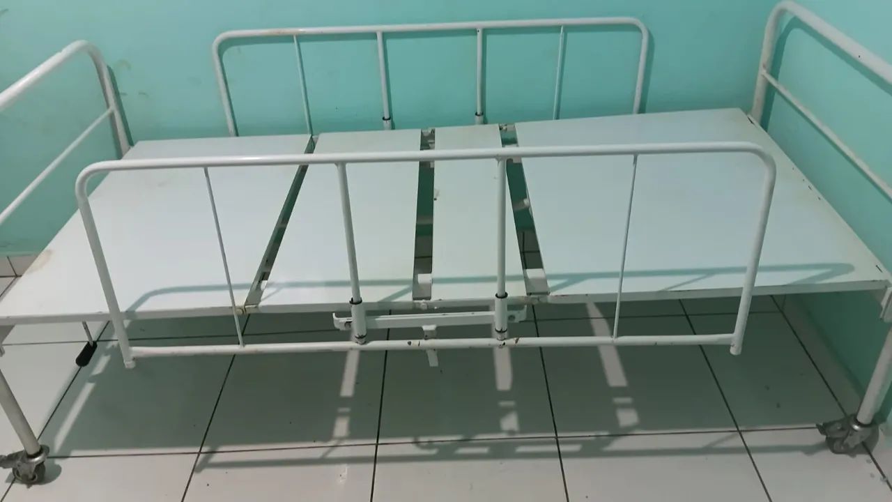 08Maca hospitalar articulada com colchão impermeável  - Foto 3