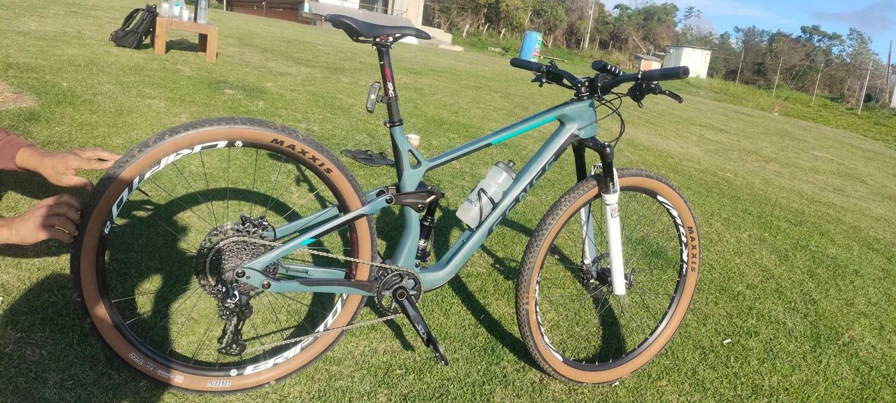 Bicicleta aro 29 de carbono