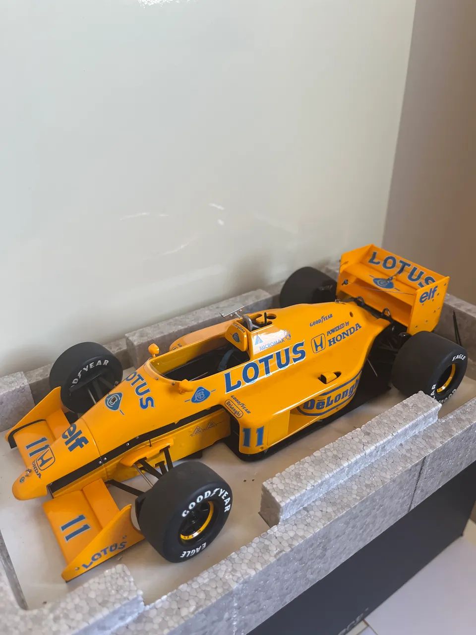 ミニカー Team Lotus 99T Japanese GP 1987 AUTOart Satoru Nakajima F1 Team Lotus Type 99T Japanese GP 1987 Autoart
