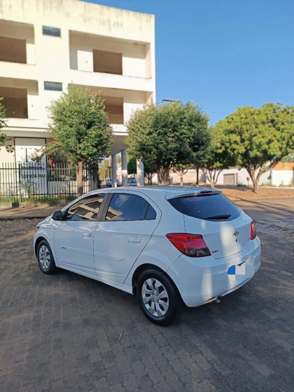 Chevrolet Onix JOY Hatch 1.0 8V Flex Mec. 4P 2019 - Foto 4