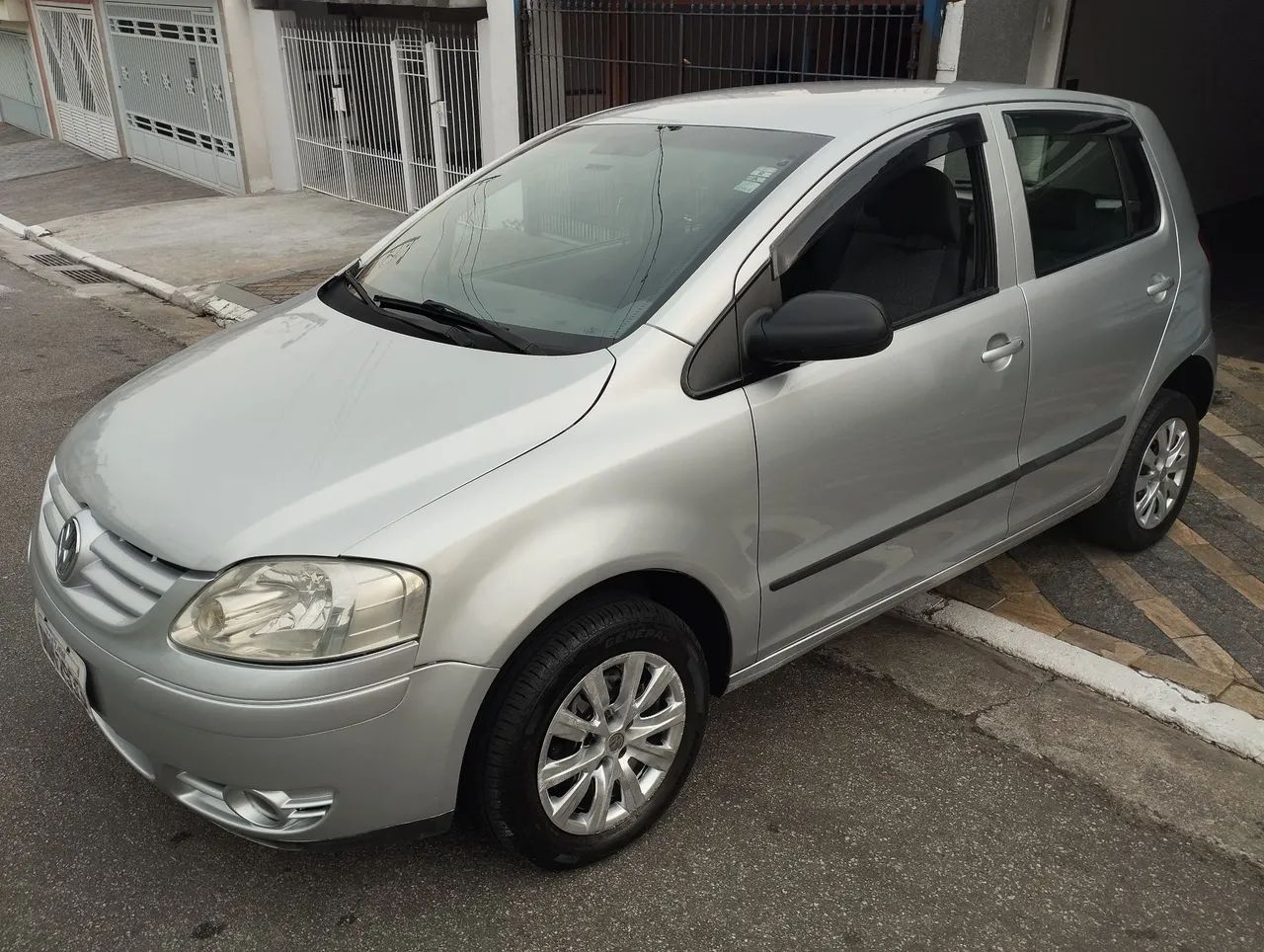 Volkswagen Fox Fox Plus 1.6Mi/ 1.6Mi Total Flex 8V 4p 2005