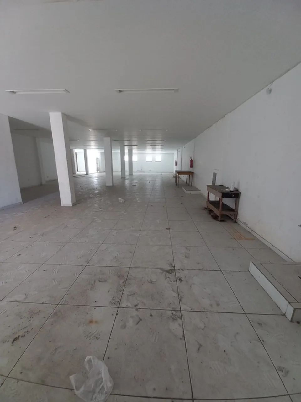 Excelente espaço comercial para o seu negócio! O imóvel conta com garagem lateral para car - Foto 3