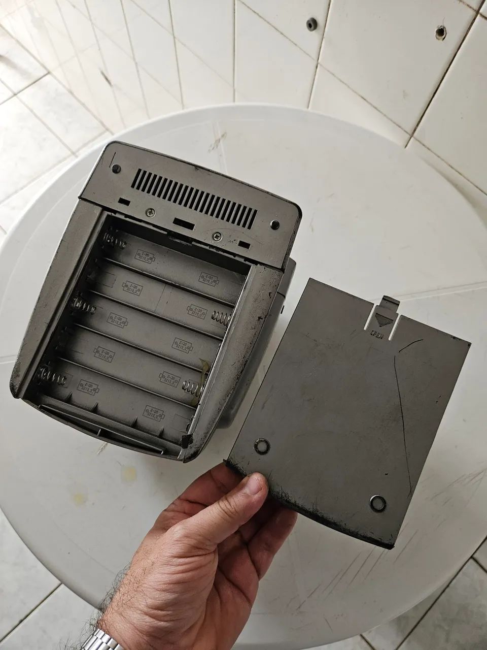 Tv analogica preto e branco portátil antigo  - Foto 5