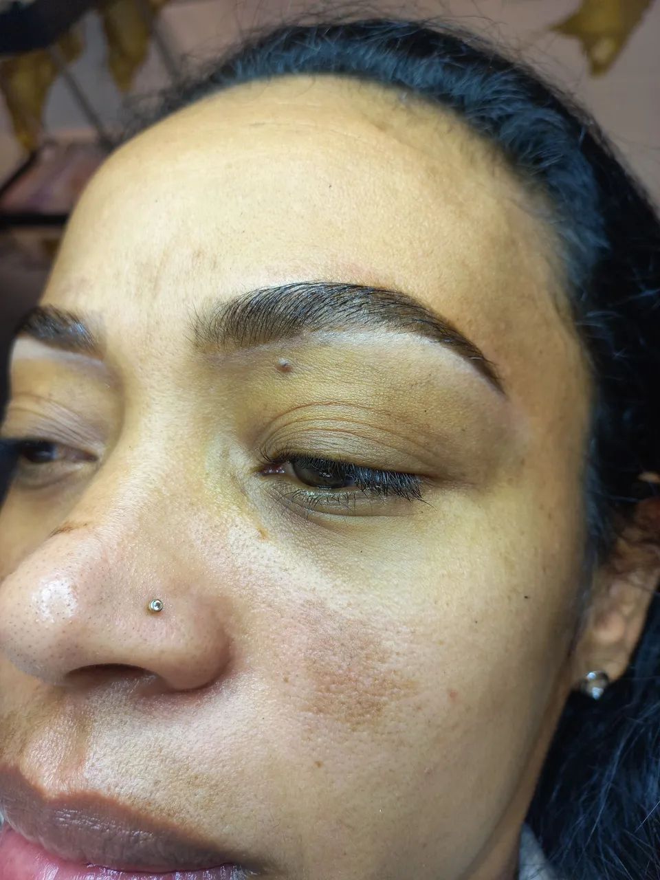 Designer de sobrancelhas + aplicação de henna 