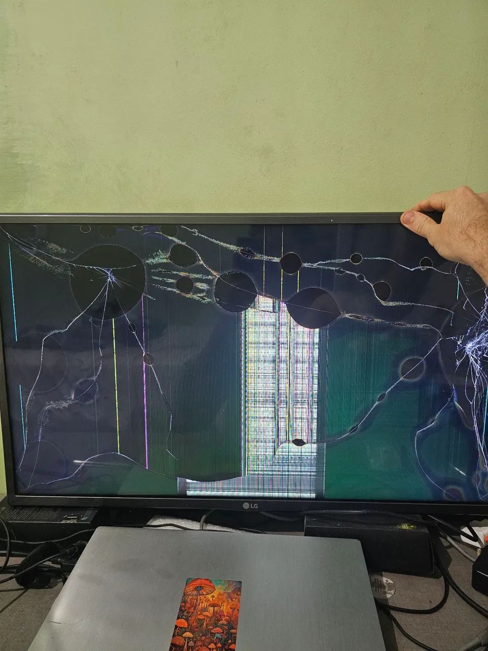 TV LG 32LH570B tela rachou, mas o restante 100%