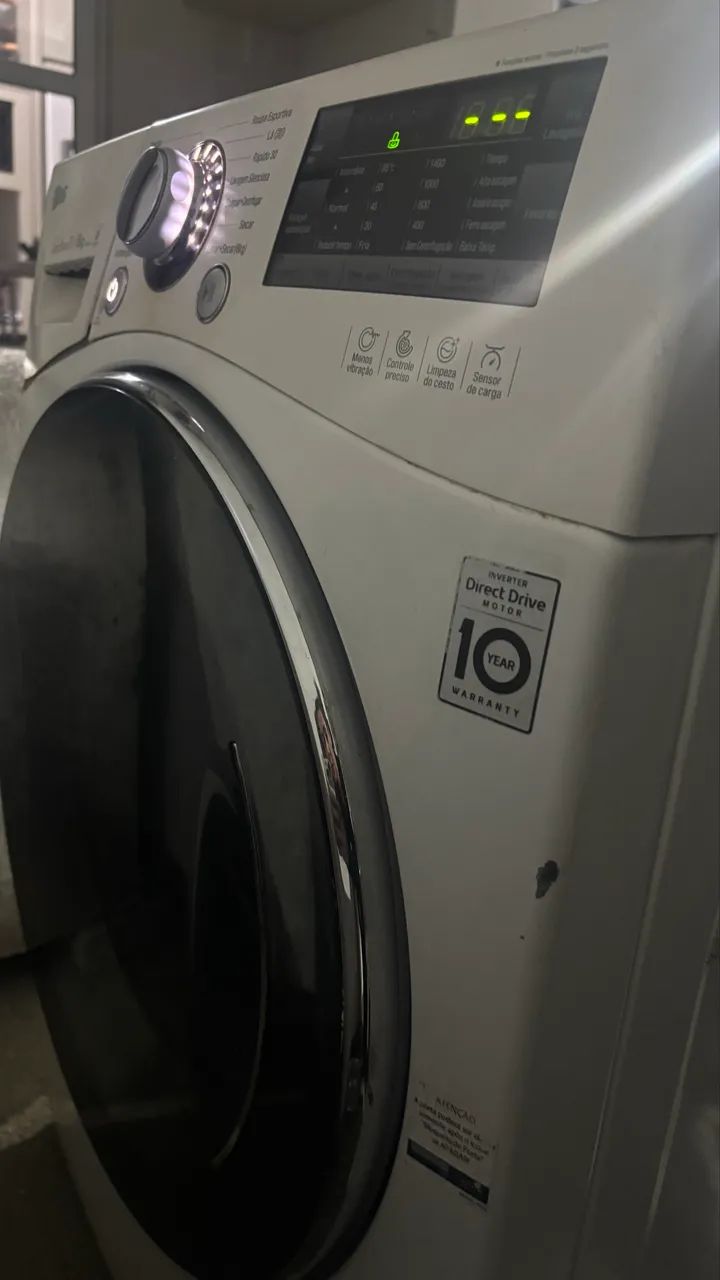 Máquina de lava e seca 