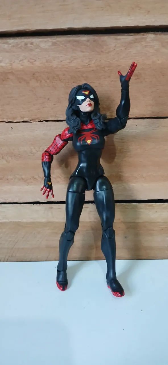 Boneca mulher aranha Marvel legends 15 cm - Foto 3