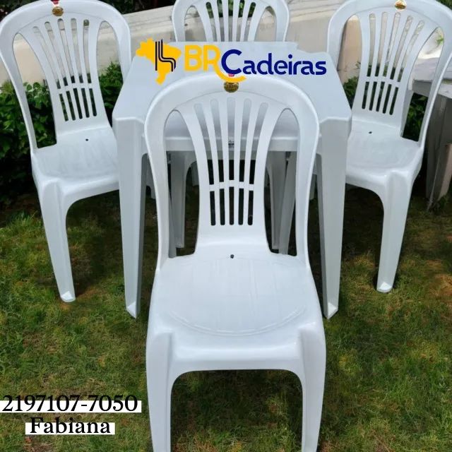 Mesa e cadeiras reforçadas 
