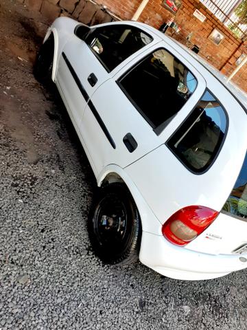 Vendo corsa 1.6 2001 com ar condicionado - Foto 2