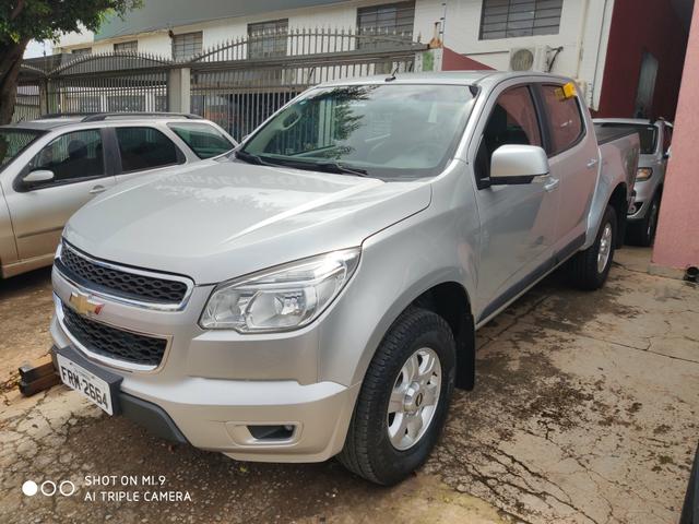 S10 2.8 LT 4x4 Manual 2016 Completa, aceito trocas e financio sem entrada - Foto 2
