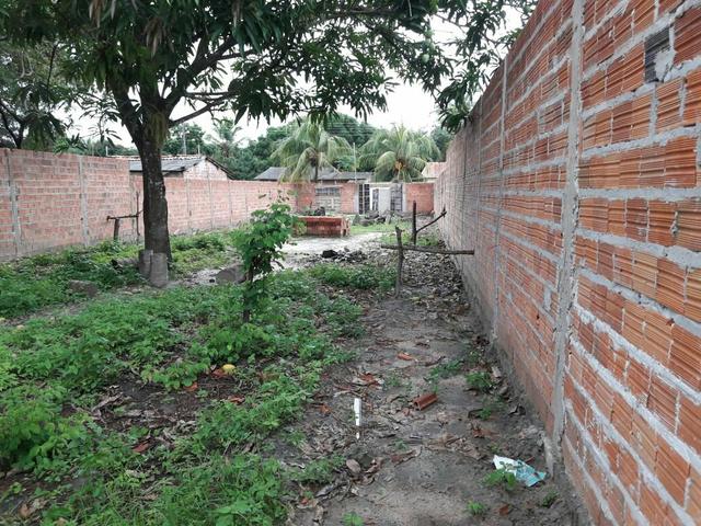 Vende- se terreno 10x40 td murado na pirâmide *