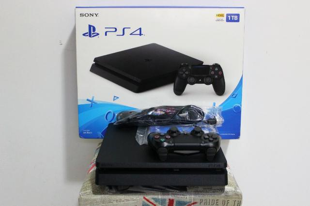PS4 1TB Slim - Excelente Estado !!! * c/ Garantia - Cartão até 12X