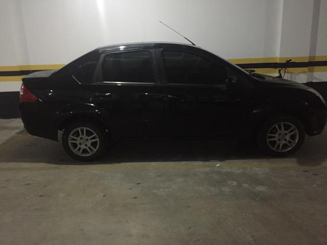 Vende Fiesta Sedan