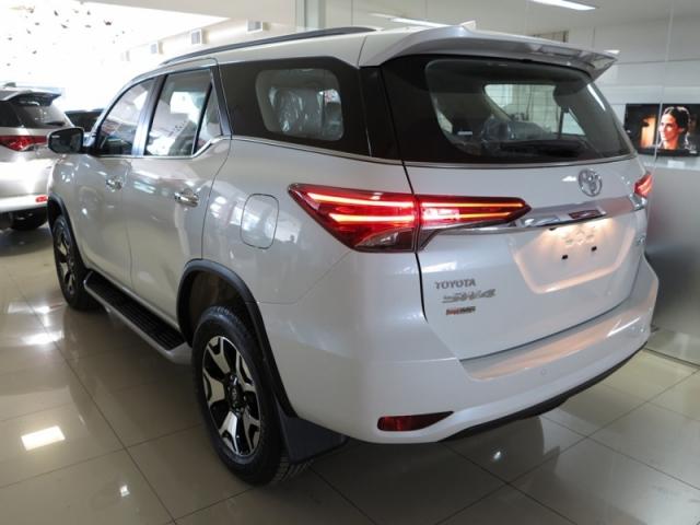 TOYOTA HILUX SW4 2.8 SRX DIAMOND 4X4 7 2019 - Foto 4