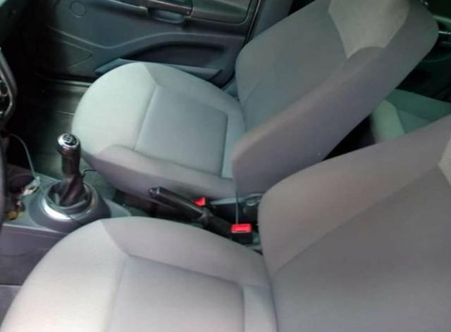 Troco voyage em carro financiado mais novo - Foto 4