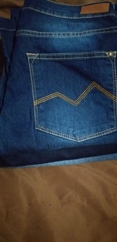 3 calças jeans por 100