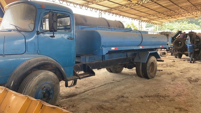CAMINHÃO PIPA MERCEDES