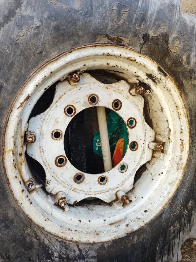 Par de Aro com pneus  24 do Valmet