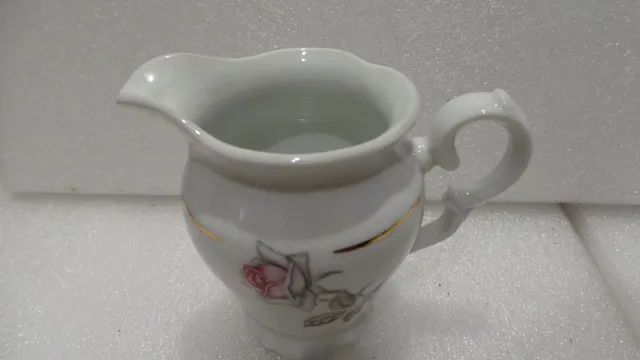 Mini leiteira de porcelana schmidt linda e rara!! medindo 9cm de altura - Foto 2