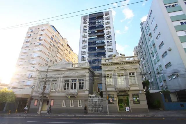 Apartamento de dois dormitórios e uma vaga de garagem no bairro Independência em Porto Ale