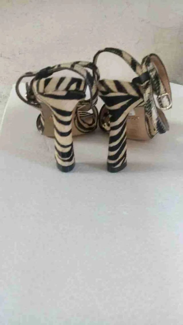 Uma linda sandália arezzo 36 - Foto 4