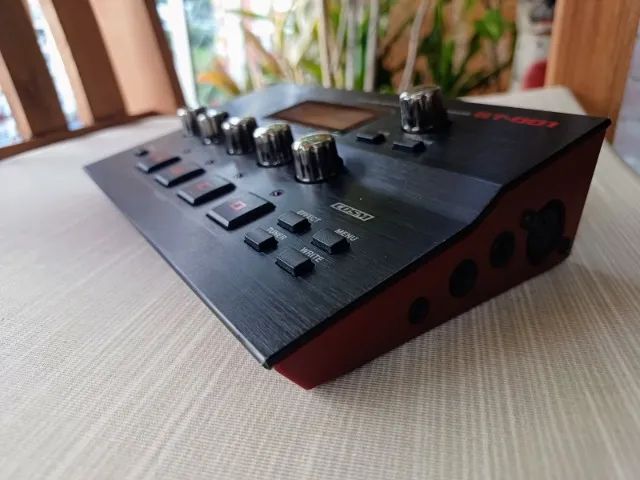 Boss GT-001 novíssima, mesmo processador da GT-100, é interface de