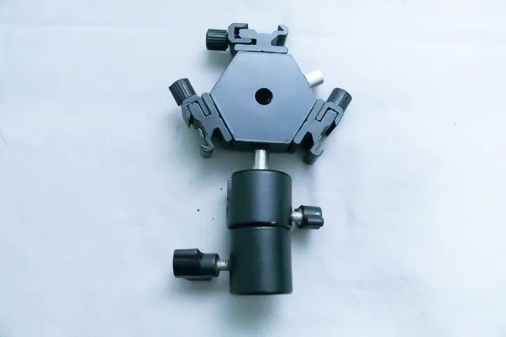 Acessório / Suporte para 3 Flash Speedlite e Sombrinha