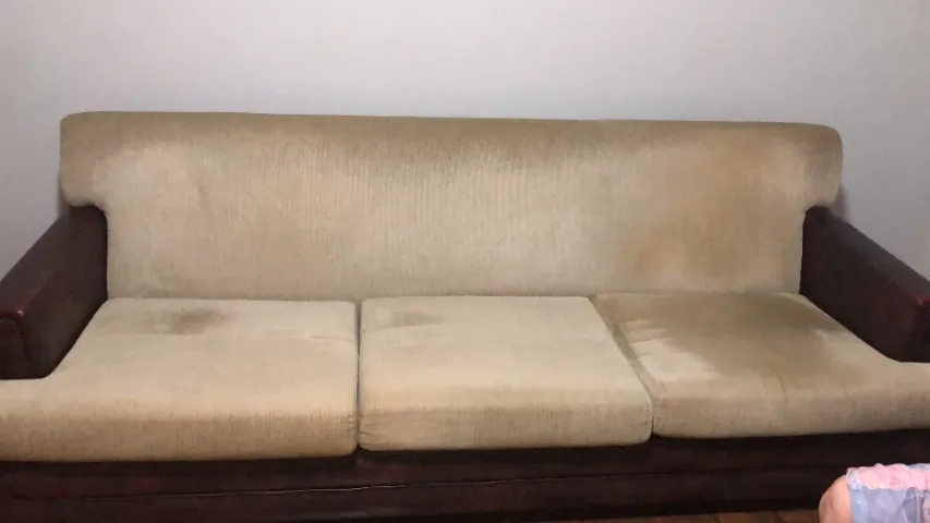 SOFÁ E POLTRONAS