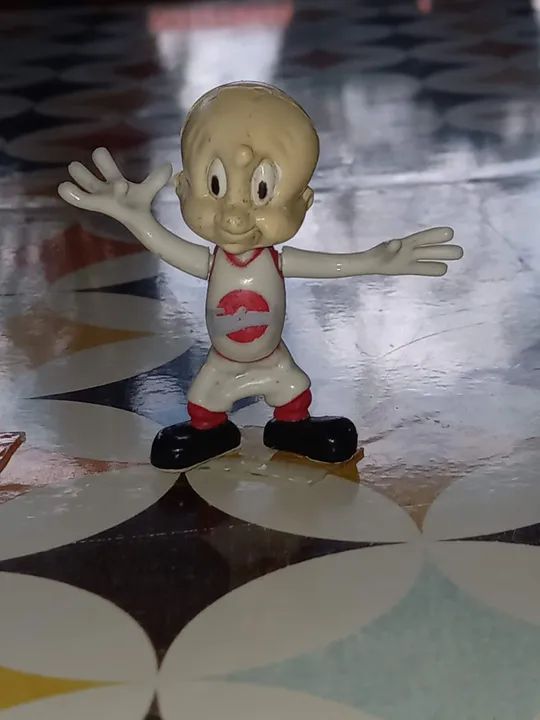 Boneco Hortelino Space Jam 1 1996 uniforme branco 