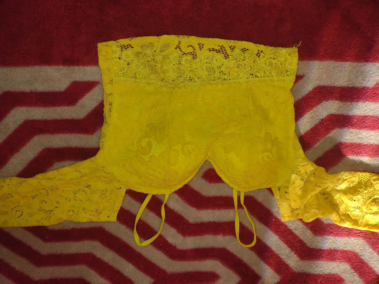 Croped Top de renda amarelo lindo - Foto 2