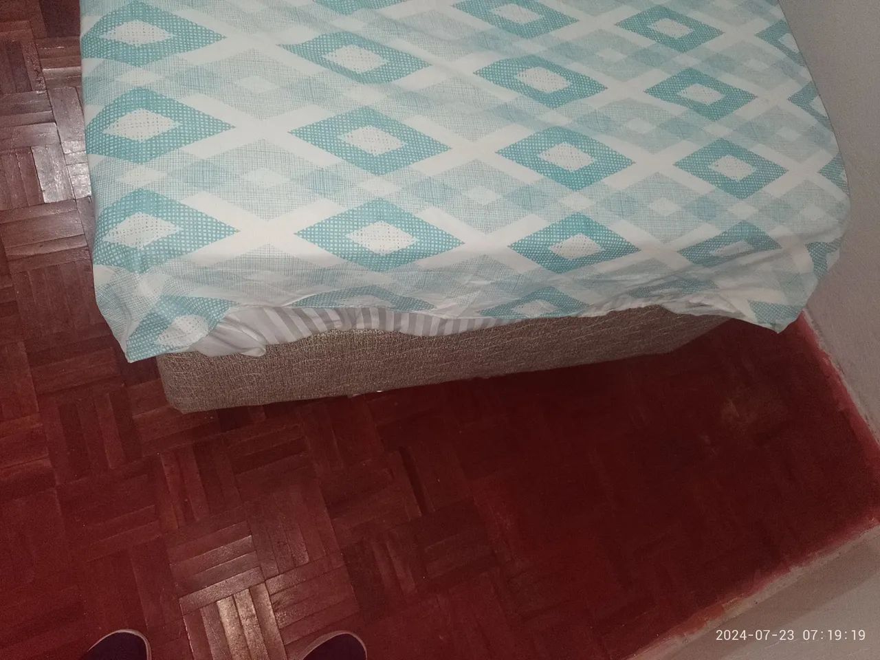 São duas camas uma de solteiro e uma de casal  - Foto 2