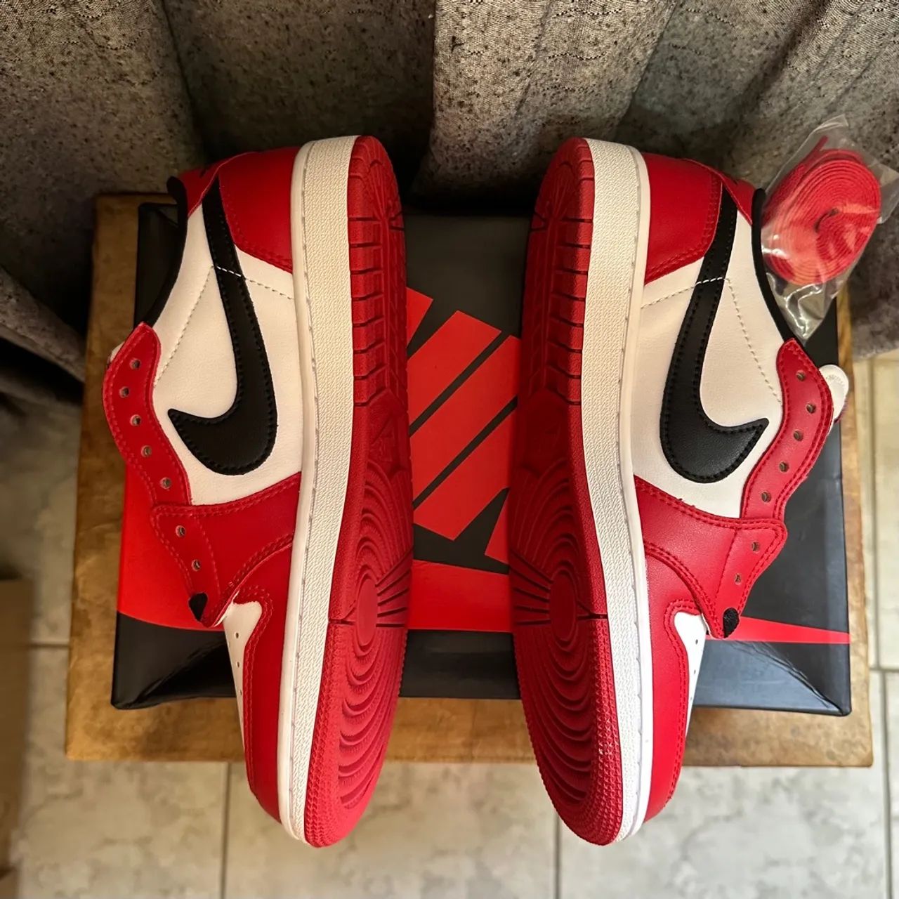 Air Jordan 1 Low Retro Chicago - Tamanho 38 - Foto 4