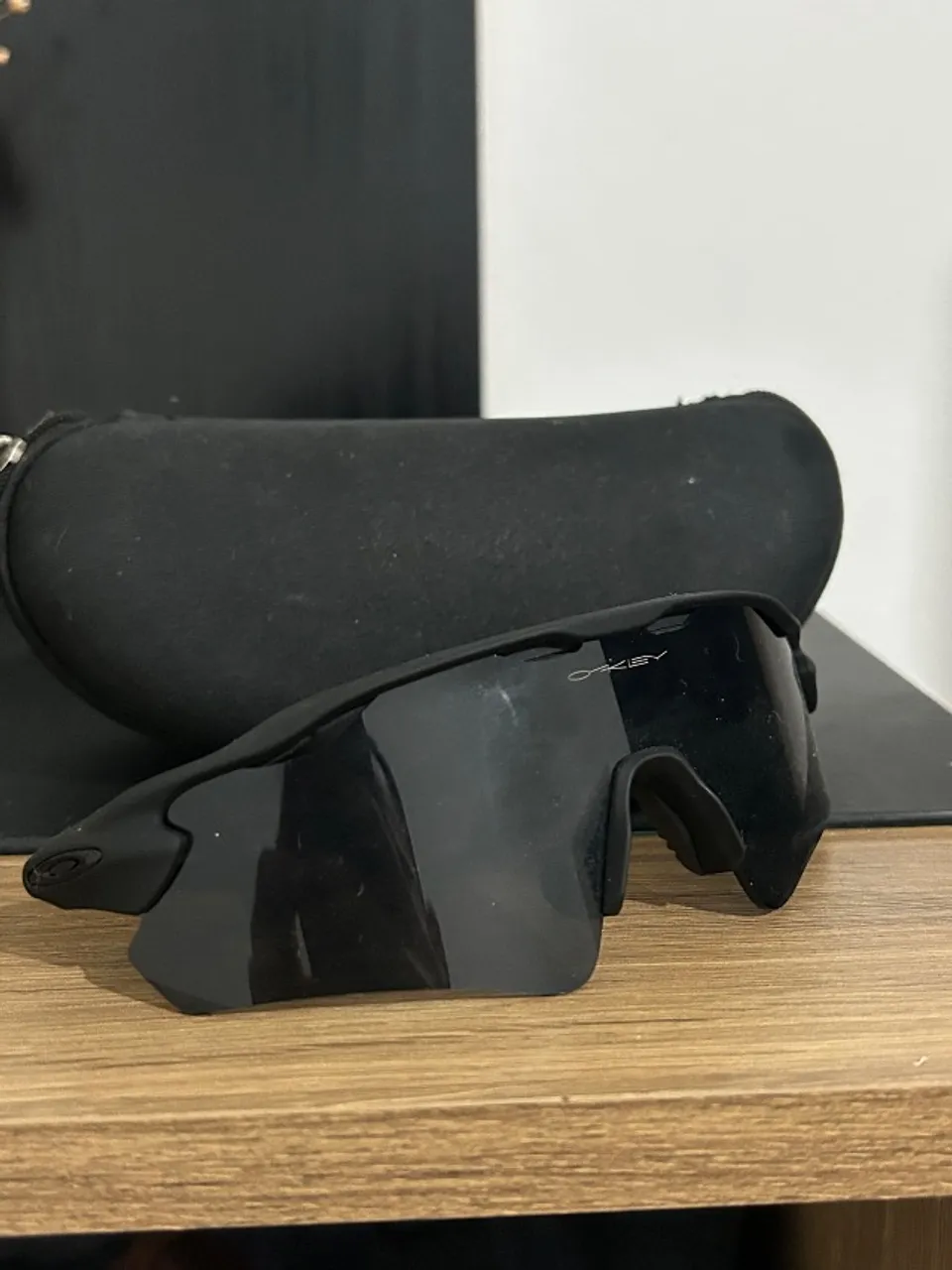 Óculos OKLEY esportivo/corrida NOVO com CASE