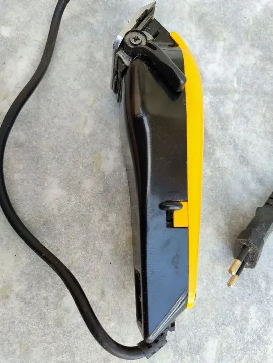 Máquina de cortar cabelo - profissional -  ideal para uso doméstico - Foto 4