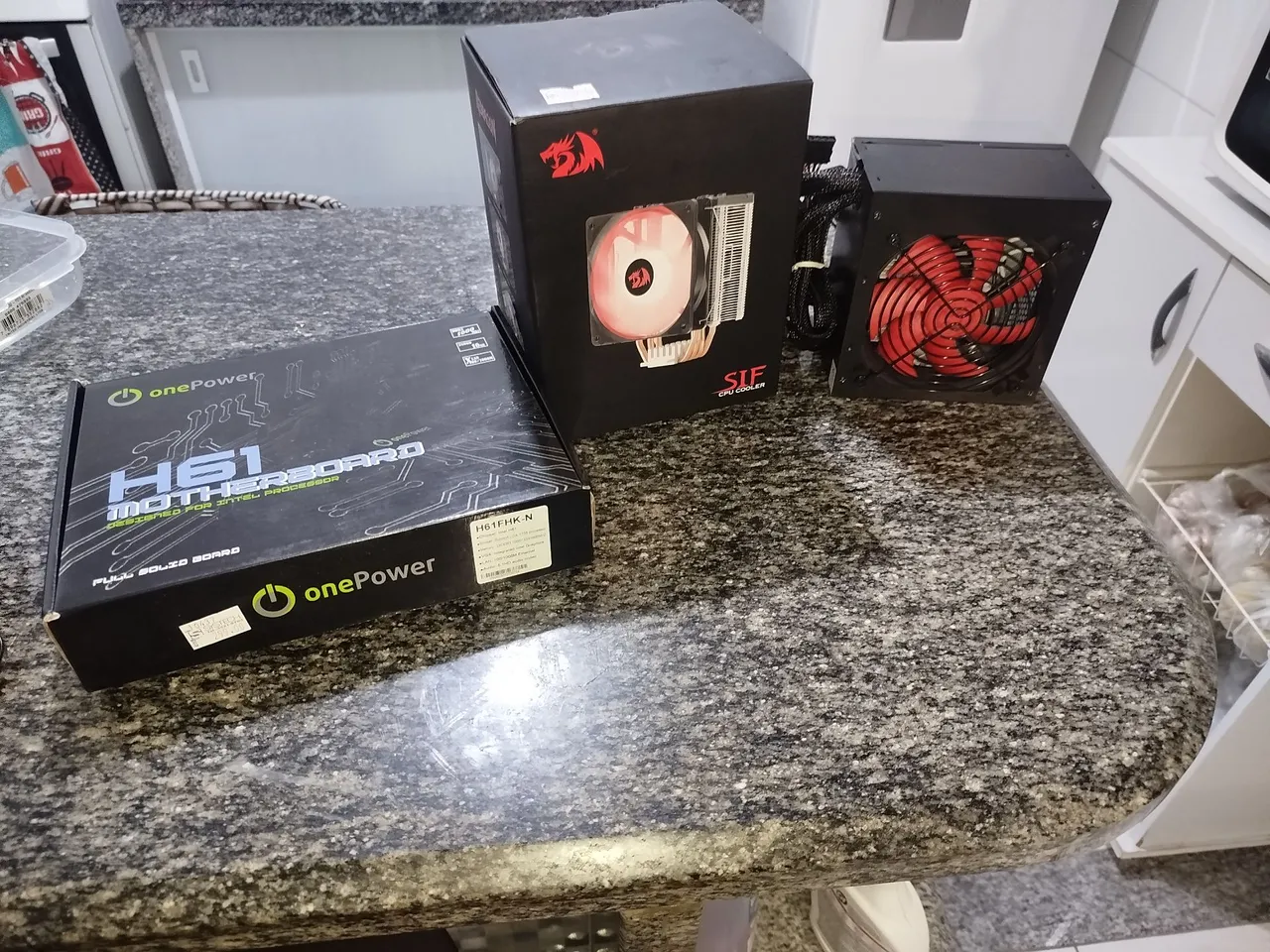Vendo kit Xeon 1230 V2 Gddr3 com Placa Mãe H61 OnePower e 2 pentes de memória RAM de 8G