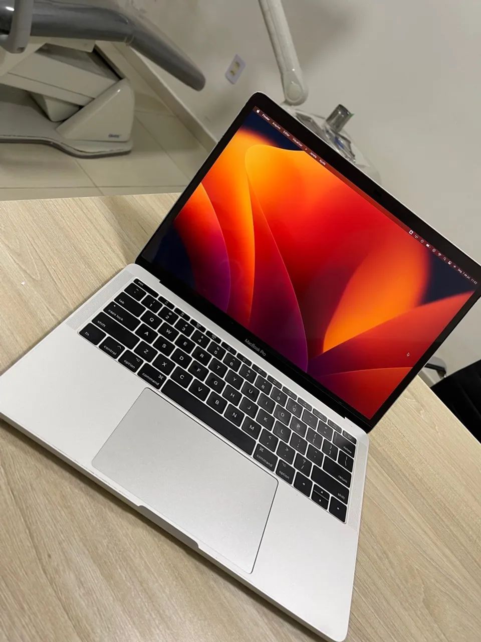 MacBook Pro 13 2017 - SSD 512GB | i5 | 8GB RAM - não segura fora