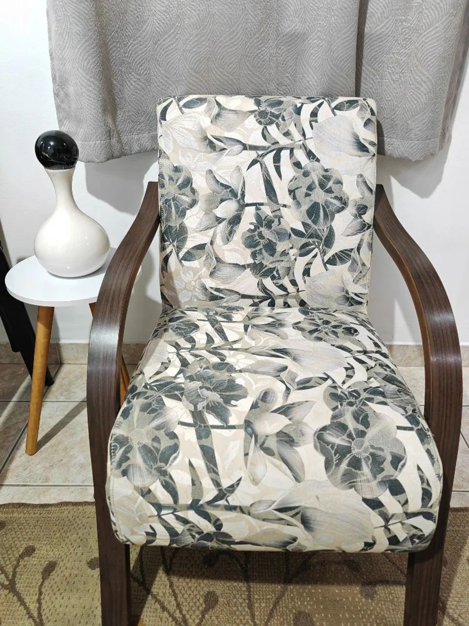 Poltrona Floral - elegante e decorativa  
