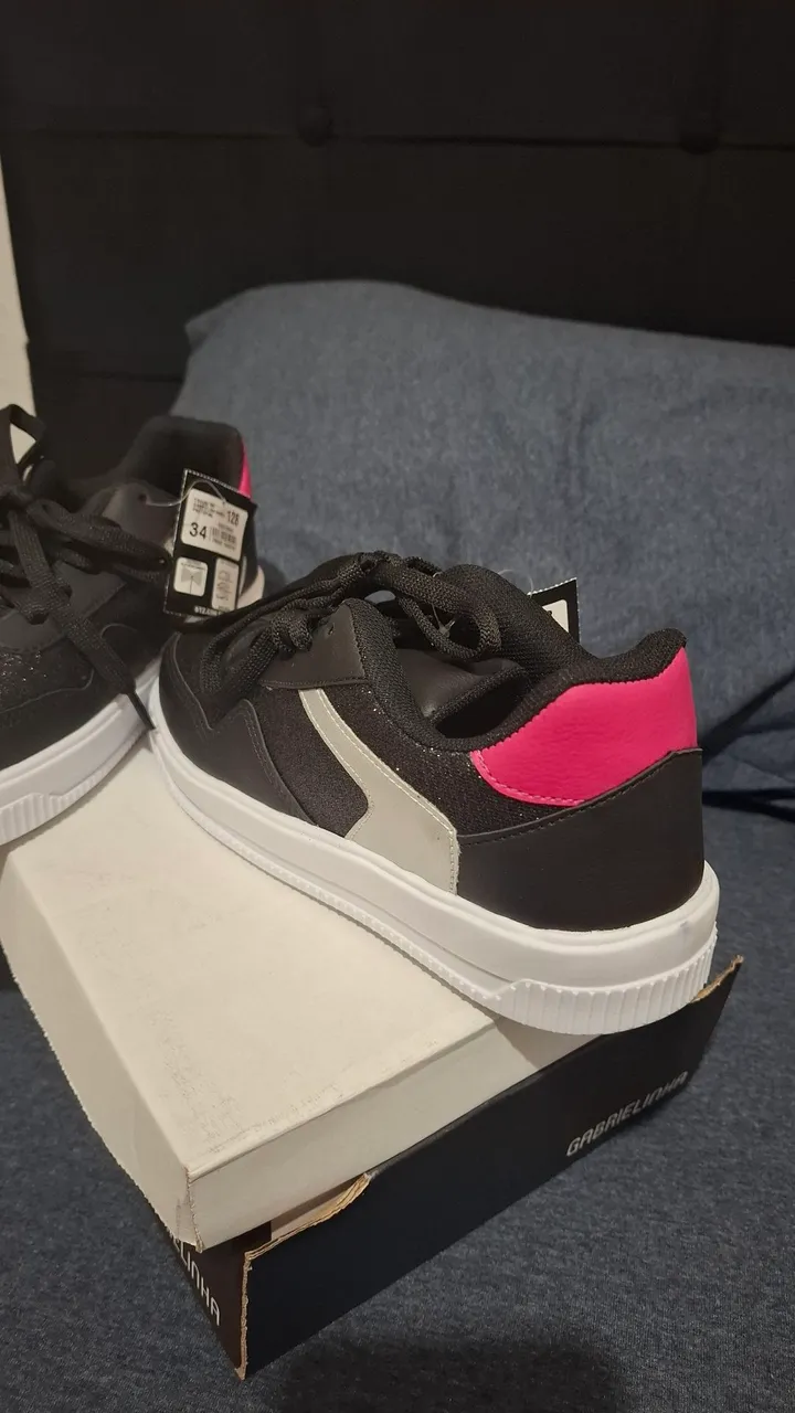 Tênis Infantil Preto com Detalhes Rosa