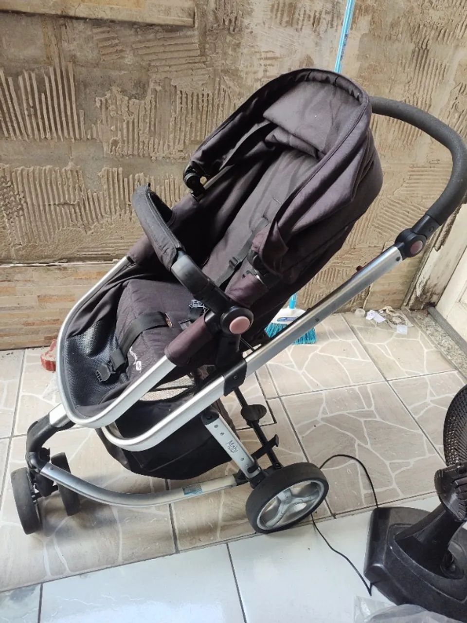 Carrinho com bebê conforto 