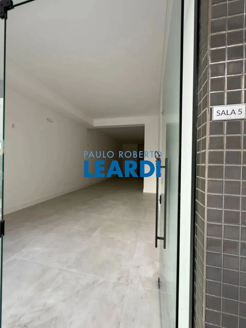 COMERCIAL - MEIA PRAIA - SC