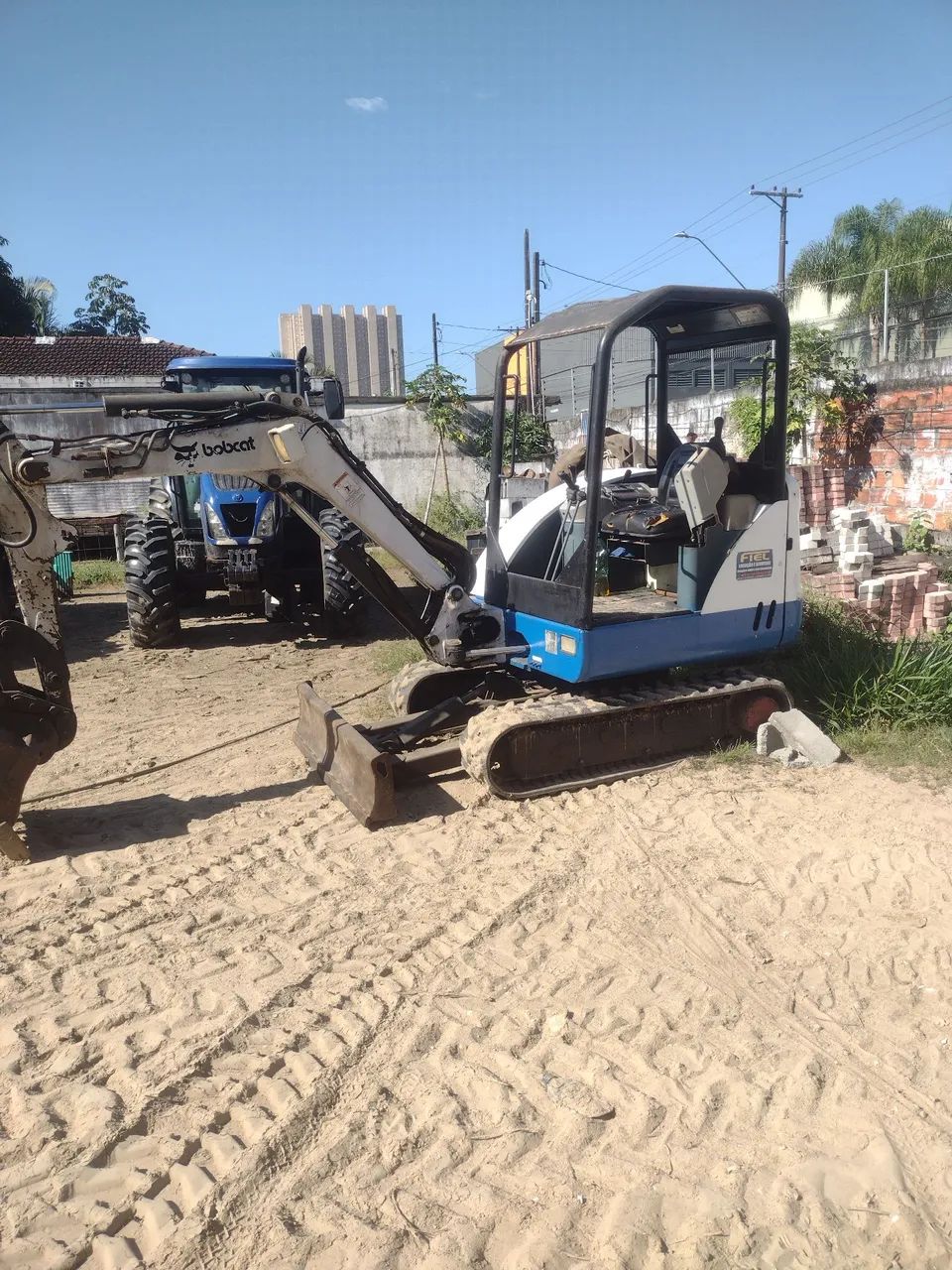 Mini Escavadeira Bobcat - S325 ano 2010. - Foto 3