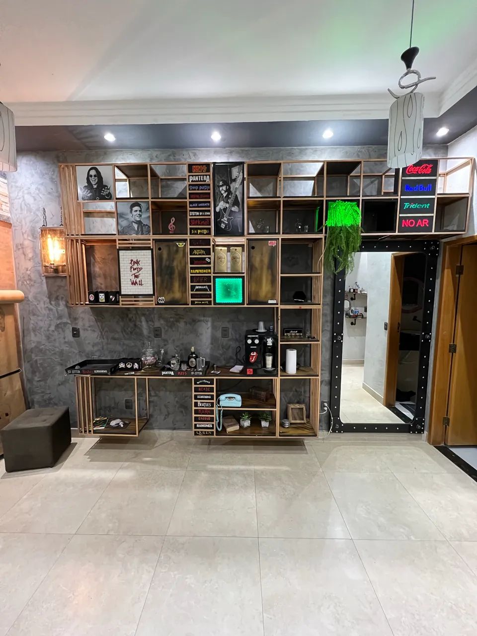 Prateleira industrial grande rock para barbearia etc.