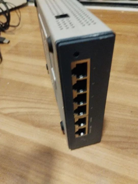 Roteador Linksys RV042 10/100 4-Port VPN Router - Foto 2