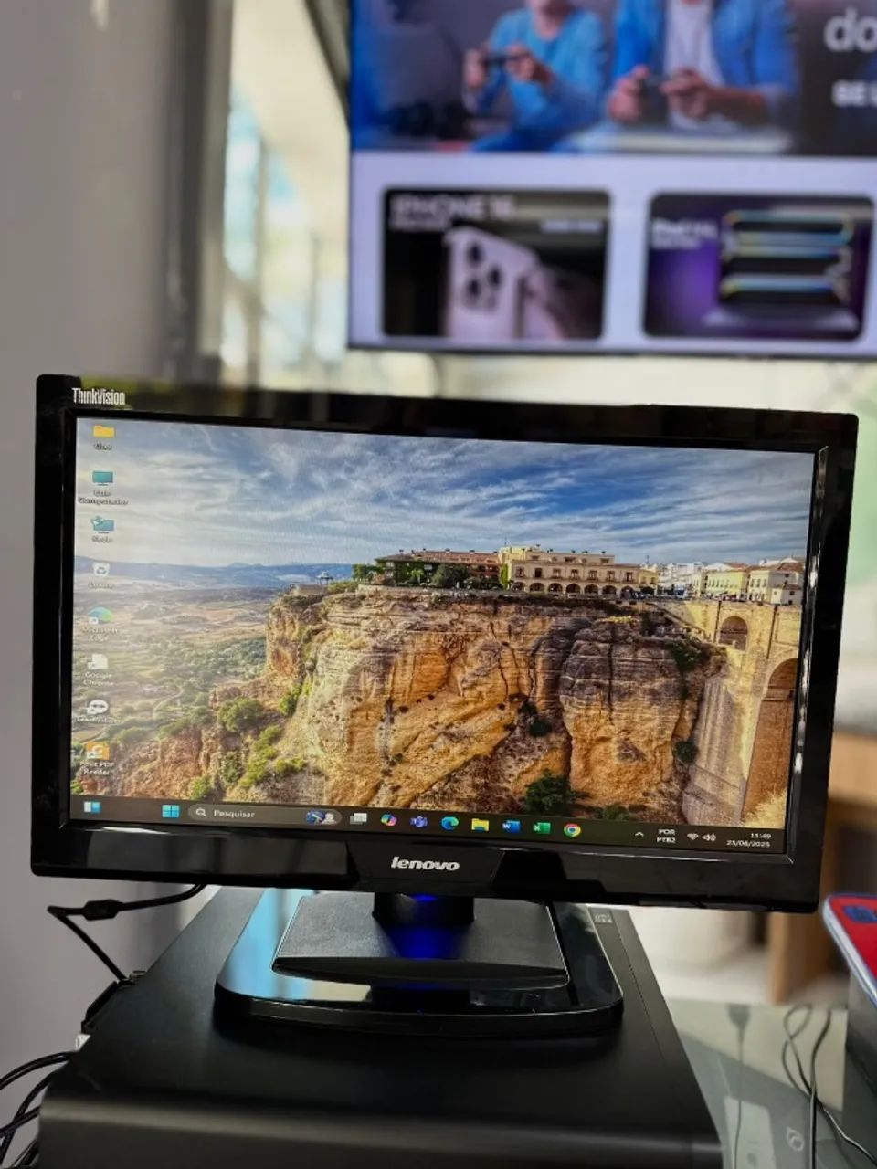 Monitor Lenovo Trinkvision   Modelo: E2002ba Preto  Tela: 20? polegadas  LED  