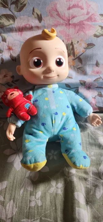 Boneco Cocomelon - Baby JJ - Pelúcia