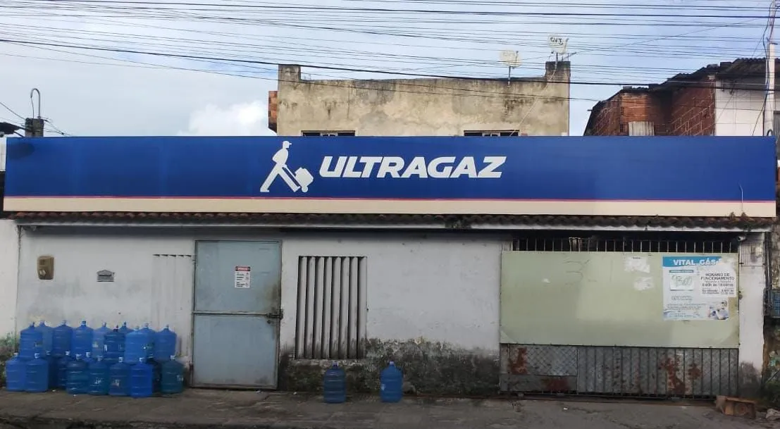 Vendo essa casa com comércio de gás e água mineral