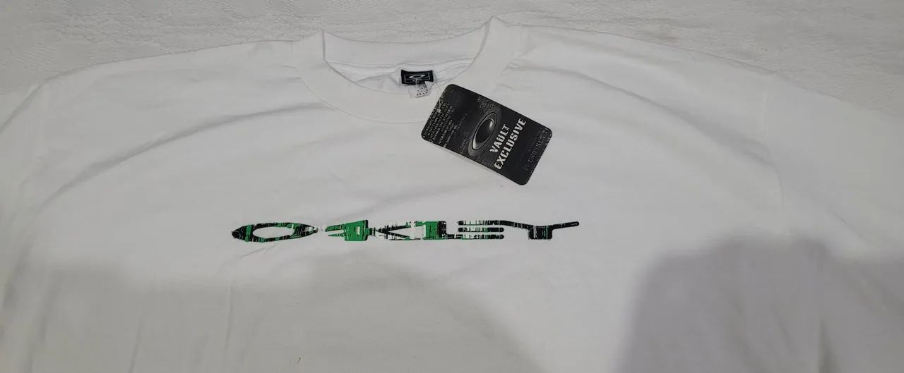 Camiseta Oakley Vault Exclusive Branco - Foto 3