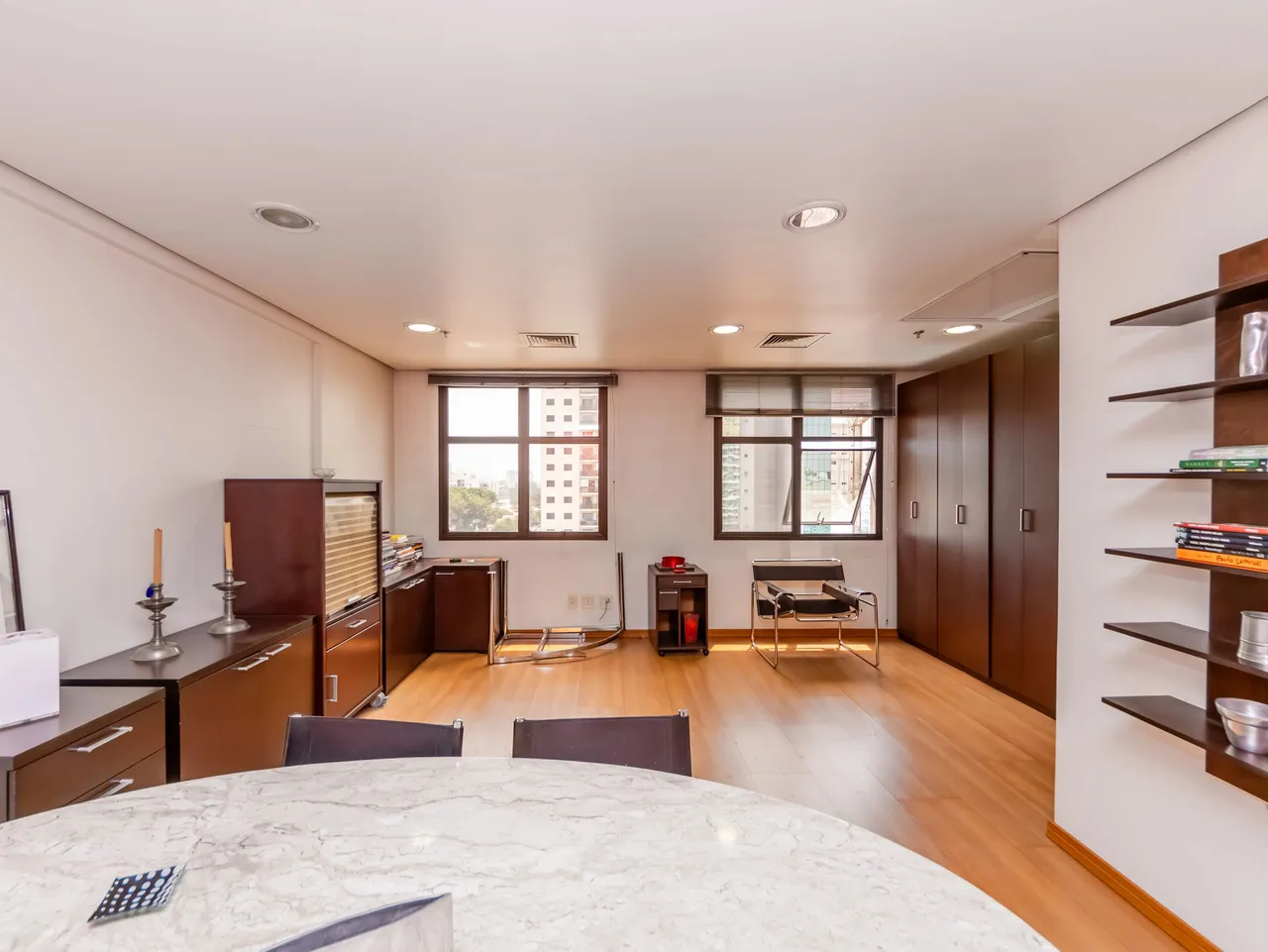 Vende-se Sala comercial localizada na Rua Três Irmãos, 201, no bairro Caxingui, Zona Oeste