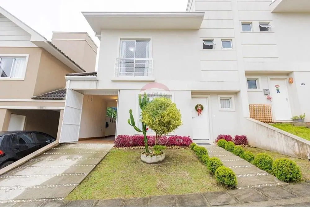 Sobrado 184m² com 3 dormitórios, 1 suíte, vaga para 4 carros, condomínio completo Abranche