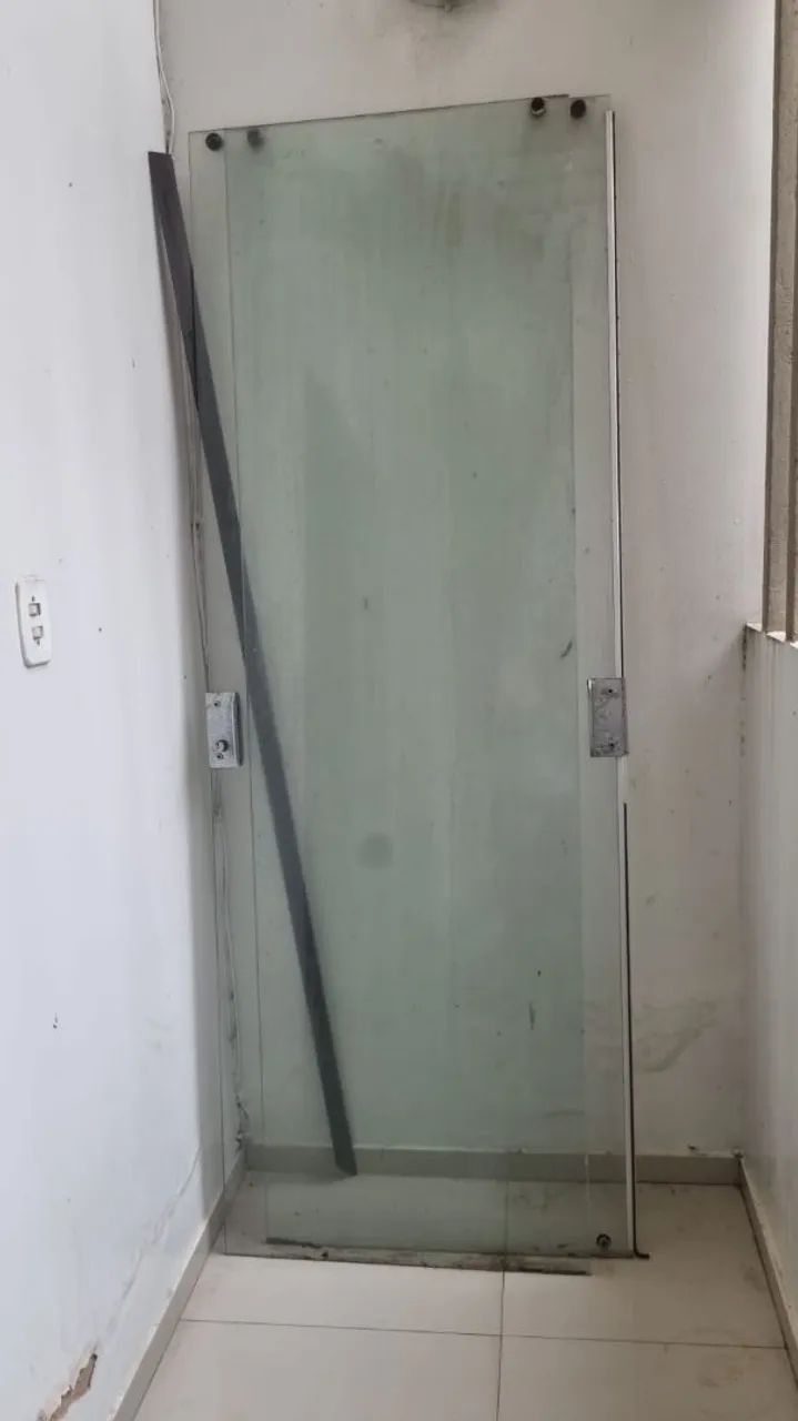 Porta de vidro temperado para segurança residencial